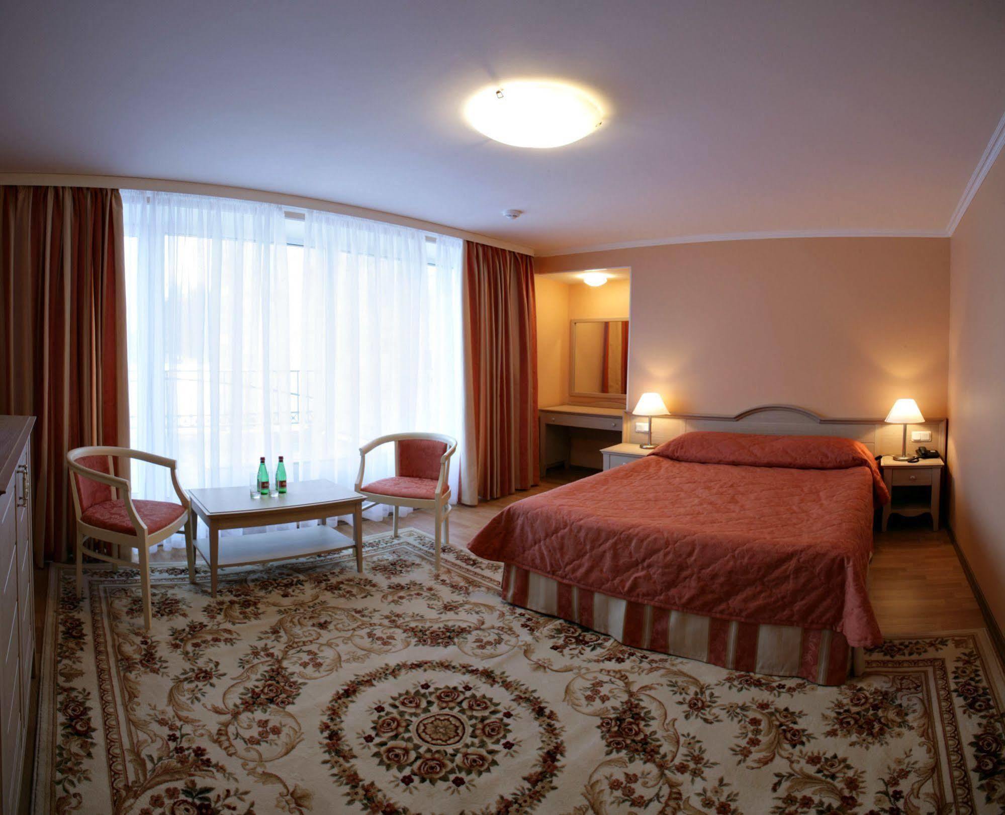 Park Hotel Пушкин Екстериор снимка